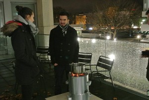 Der Lohn der Mühe: Der Glühwein wird warm
